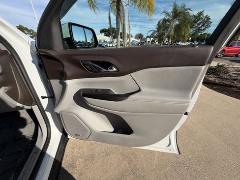 Used 2017 GMC Acadia SLT image 32