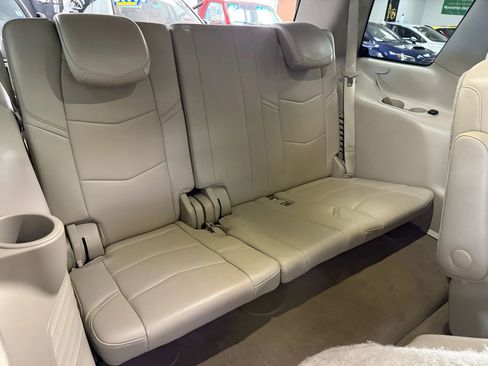 Used 2015 Cadillac Escalade Premium image 16