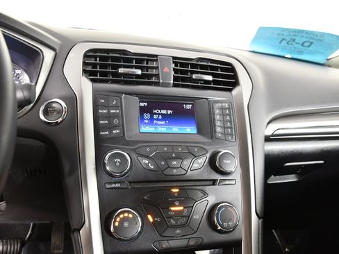 Used 2017 Ford Fusion SE w/ Equipment Group 201A FWD image 25