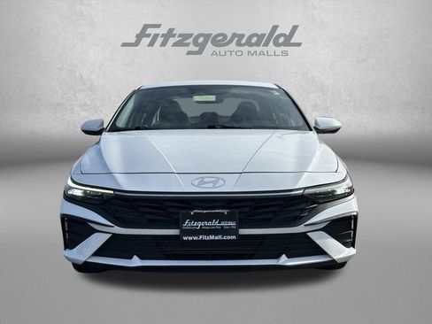 Used 2024 Hyundai Elantra SEL image 3
