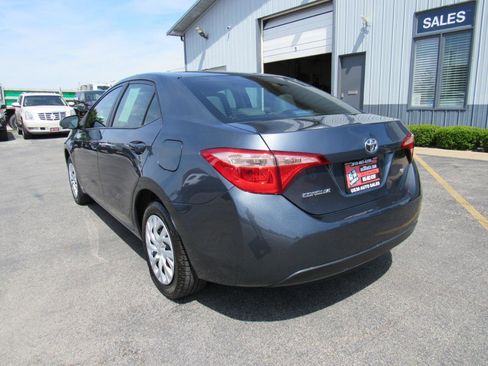 Used 2017 Toyota Corolla LE w/ Carpet Mat Package (TMS) FWD image 4