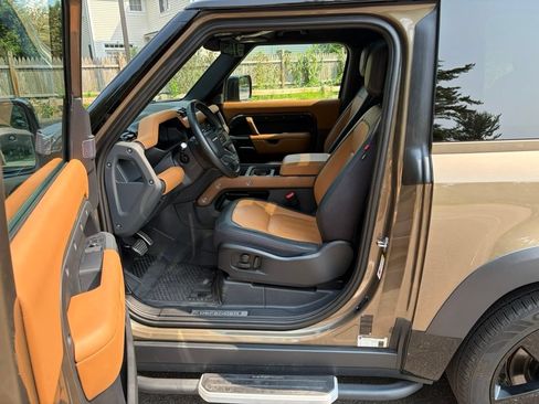 Used 2022 Land Rover Defender 90 X AWD/4WD image 25
