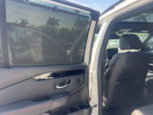 Used 2025 Honda Pilot TrailSport image 33