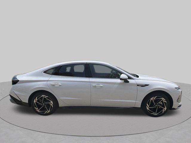 New 2026 Hyundai Sonata SEL FWD image 2