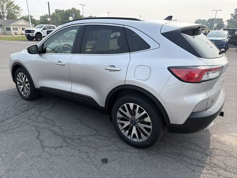 Used 2020 Ford Escape Titanium AWD/4WD image 6