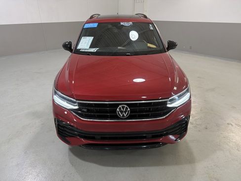 Used 2024 Volkswagen Tiguan SE R-Line image 3