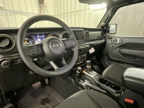 Used 2023 Jeep Gladiator Willys image 9