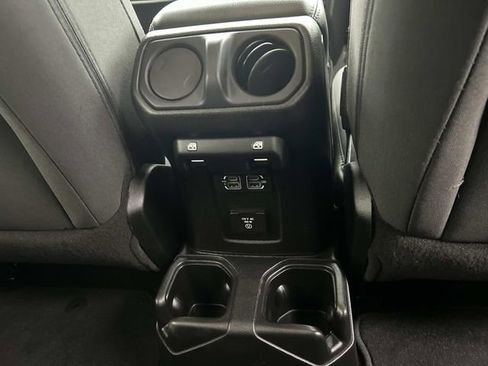 Used 2018 Jeep Wrangler Unlimited Sahara image 13