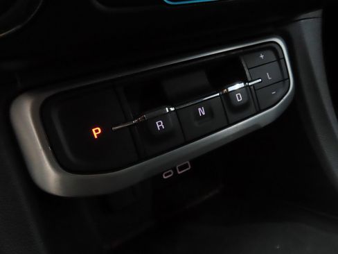 Used 2023 GMC Acadia SLT w/ Elevation Edition FWD image 16
