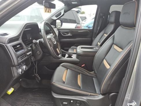 Used 2024 GMC Yukon XL AT4 w/ Technology Package AWD/4WD image 5