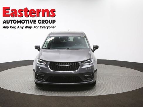 Used 2023 Chrysler Pacifica Touring-L FWD image 55