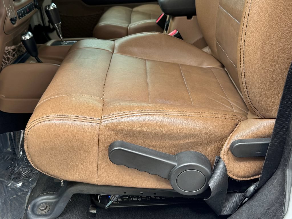 Used 2012 Jeep Wrangler Unlimited Sahara w/ Connectivity Group AWD/4WD image 19