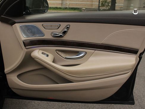 Used 2019 Mercedes-Benz S 560 4MATIC Sedan w/ Premium Package image 23