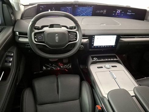 New 2025 Lincoln Navigator L Reserve AWD/4WD image 11