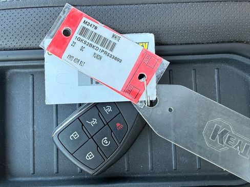 Used 2023 GMC Yukon SLT w/ SLT Premium Package image 43