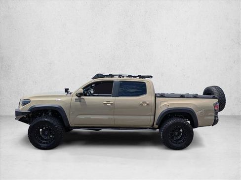 Used 2017 Toyota Tacoma TRD Off-Road AWD/4WD image 8
