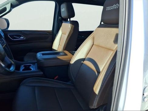 Used 2024 Chevrolet Suburban High Country image 19