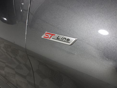 Used 2025 Ford Explorer ST-Line w/ ST-Line Street Pack AWD/4WD image 28