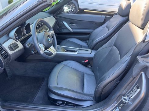 Used 2005 BMW Z4 2.5i RWD image 12