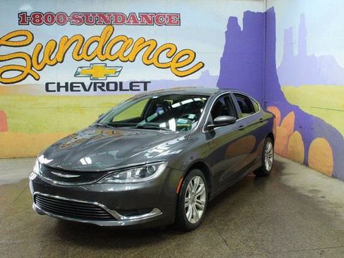 Used 2016 Chrysler 200 Limited FWD image 2