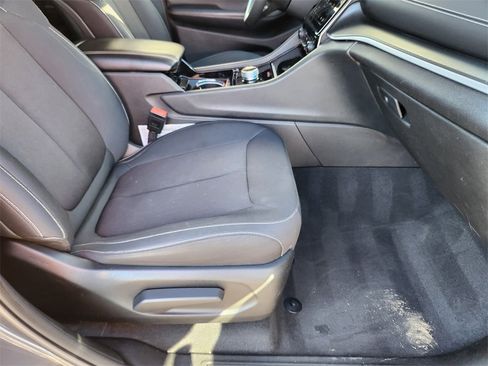 Used 2023 Jeep Grand Cherokee L Laredo image 16