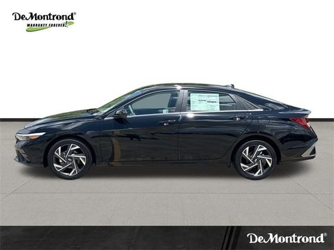New 2025 Hyundai Elantra SEL image 8