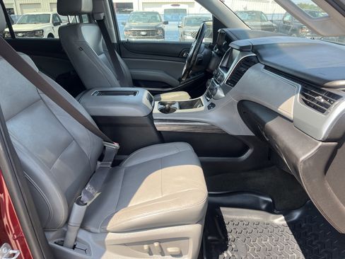 Used 2017 Chevrolet Suburban LT w/ Luxury Package image 16