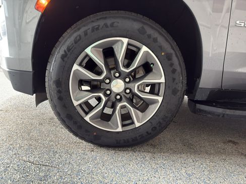 Used 2021 Chevrolet Suburban LT image 29