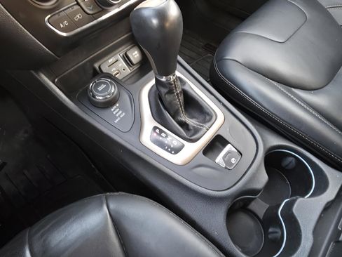 Used 2016 Jeep Cherokee Limited image 40