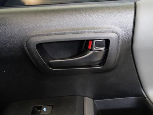 Used 2022 Toyota Tacoma SR5 AWD/4WD image 47