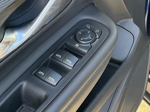 Used 2022 GMC Terrain SLE image 17