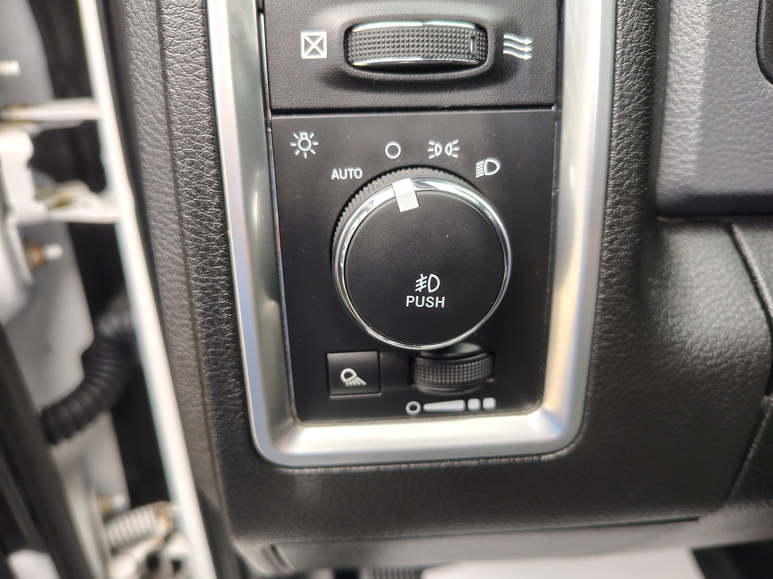 Used 2026 RAM 1500 Laramie w/ Night Edition AWD/4WD image 19