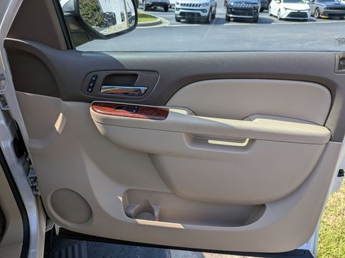 Used 2014 Chevrolet Suburban LTZ AWD/4WD image 24