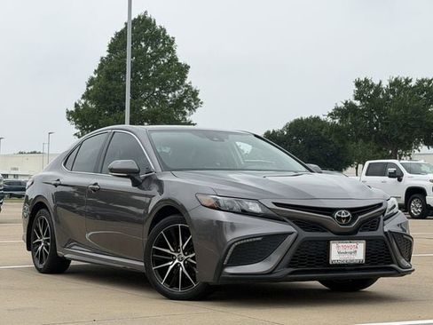 Used 2024 Toyota Camry SE FWD image 2