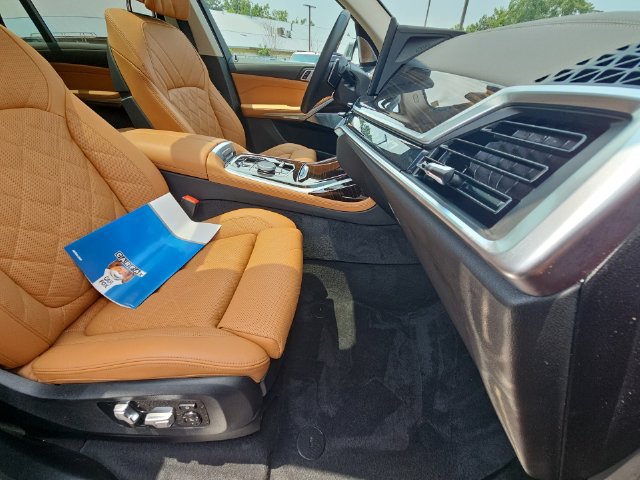 Used 2025 BMW X7 xDrive40i AWD/4WD image 32