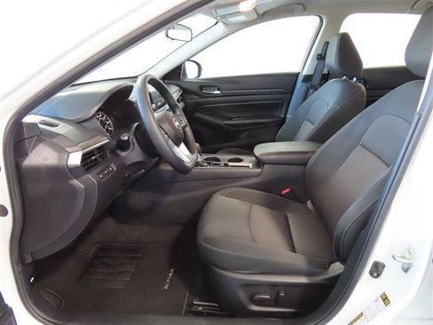 Used 2025 Nissan Altima 2.5 SV FWD image 16