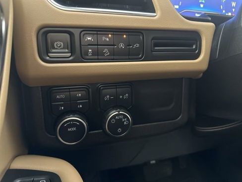 Used 2022 Chevrolet Suburban Premier image 26