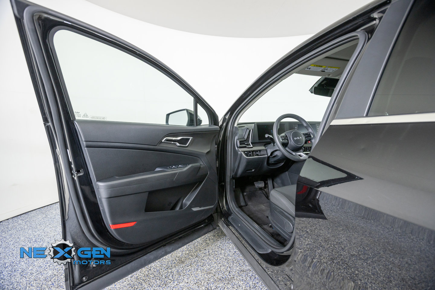 Used 2025 Kia Sportage LX FWD image 10