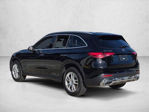 Used 2025 Mercedes-Benz GLC 300 image 7