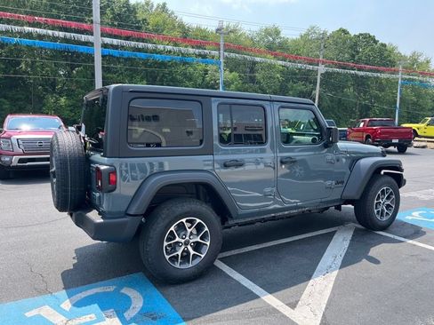 Used 2025 Jeep Wrangler Unlimited Sport AWD/4WD image 5