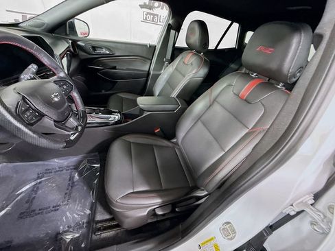Used 2024 Chevrolet Trax RS w/ Sunroof Package FWD image 24