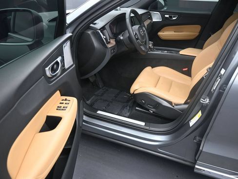Used 2021 Volvo XC60 T5 Inscription w/ Advanced Package FWD image 11