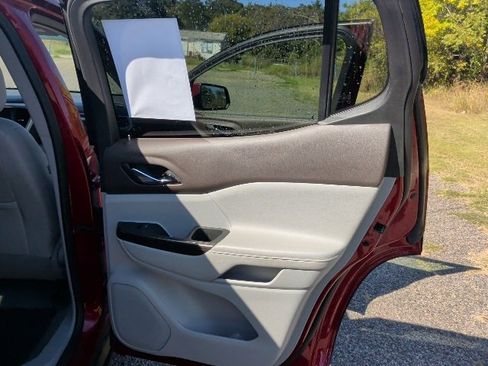 Certified 2023 GMC Acadia SLT image 10