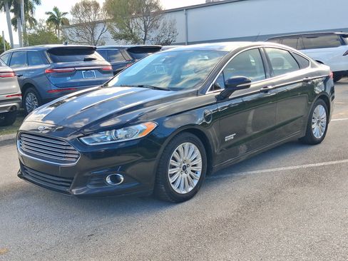 Used 2016 Ford Fusion Energi SE w/ Driver Assist Package FWD image 2