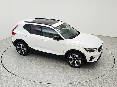 New 2026 Volvo XC40 B5 Plus w/ Protection Package Premier AWD/4WD image 15