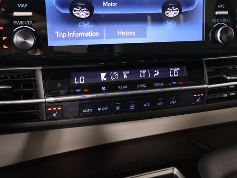 Used 2022 Toyota Sienna XLE FWD image 7