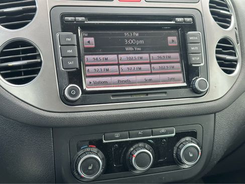 Used 2011 Volkswagen Tiguan SE AWD/4WD image 15