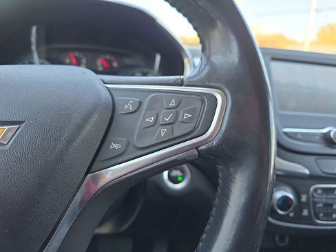 Used 2018 Chevrolet Equinox LT image 22