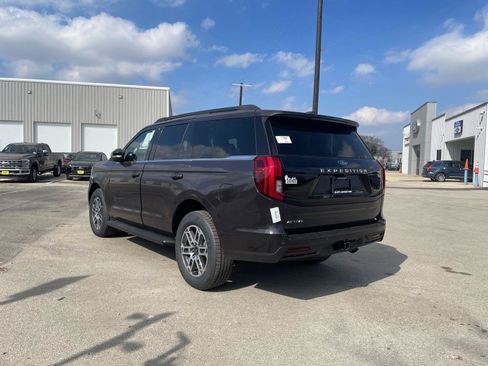 New 2026 Ford Expedition Active RWD image 3