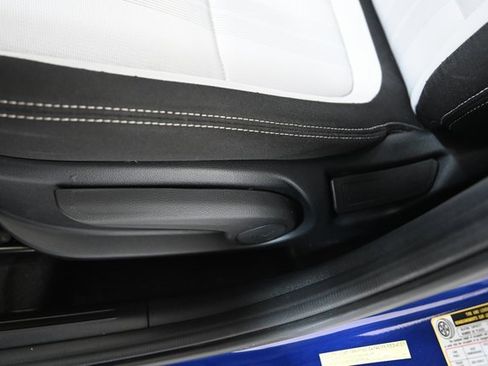 Used 2022 Hyundai Venue SEL image 22